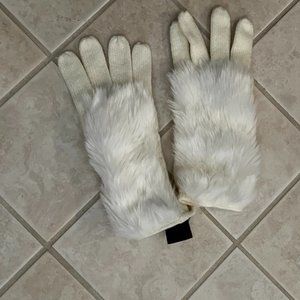 Cozy and warm NWT Ann Taylor fake fur white gloves